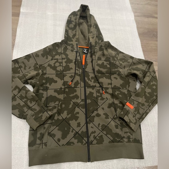 Nike Lebron James Green Camo Hoodie - Picture 3 of 8